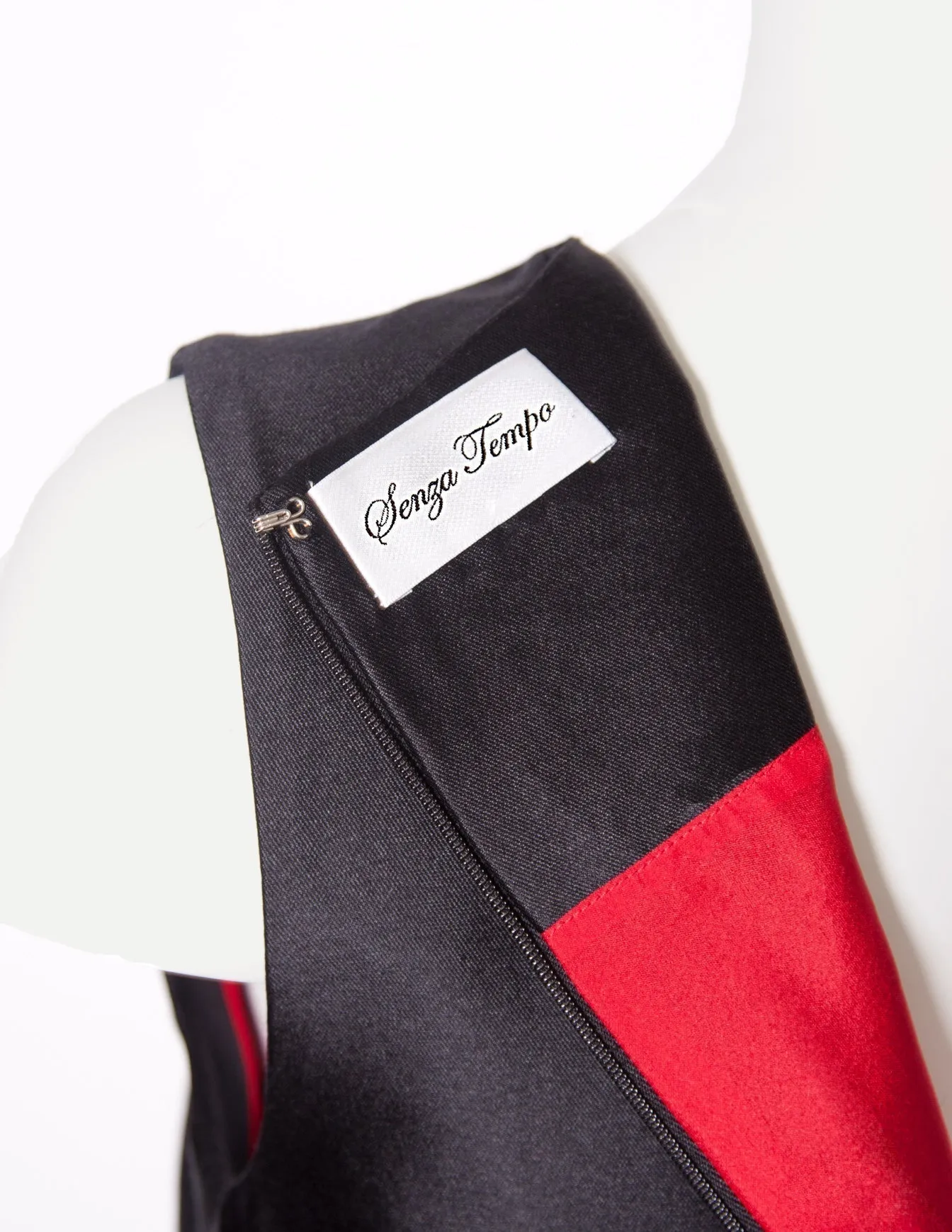 Classic A-line Style Dress with Pockets Black — The Lawson