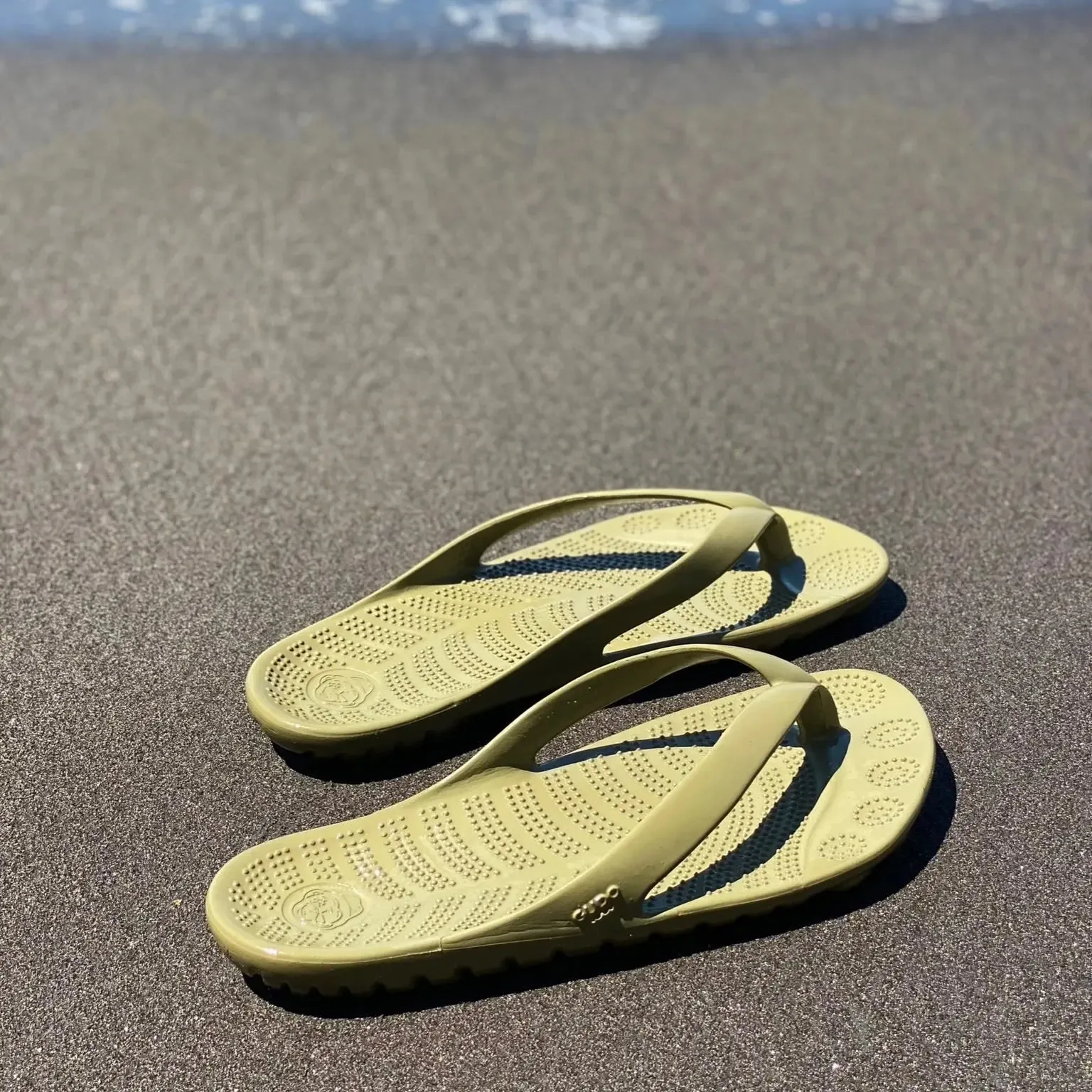 Eco-Conscious Seaweed Green Flip-Flops with Versatile Waterproof Drybag