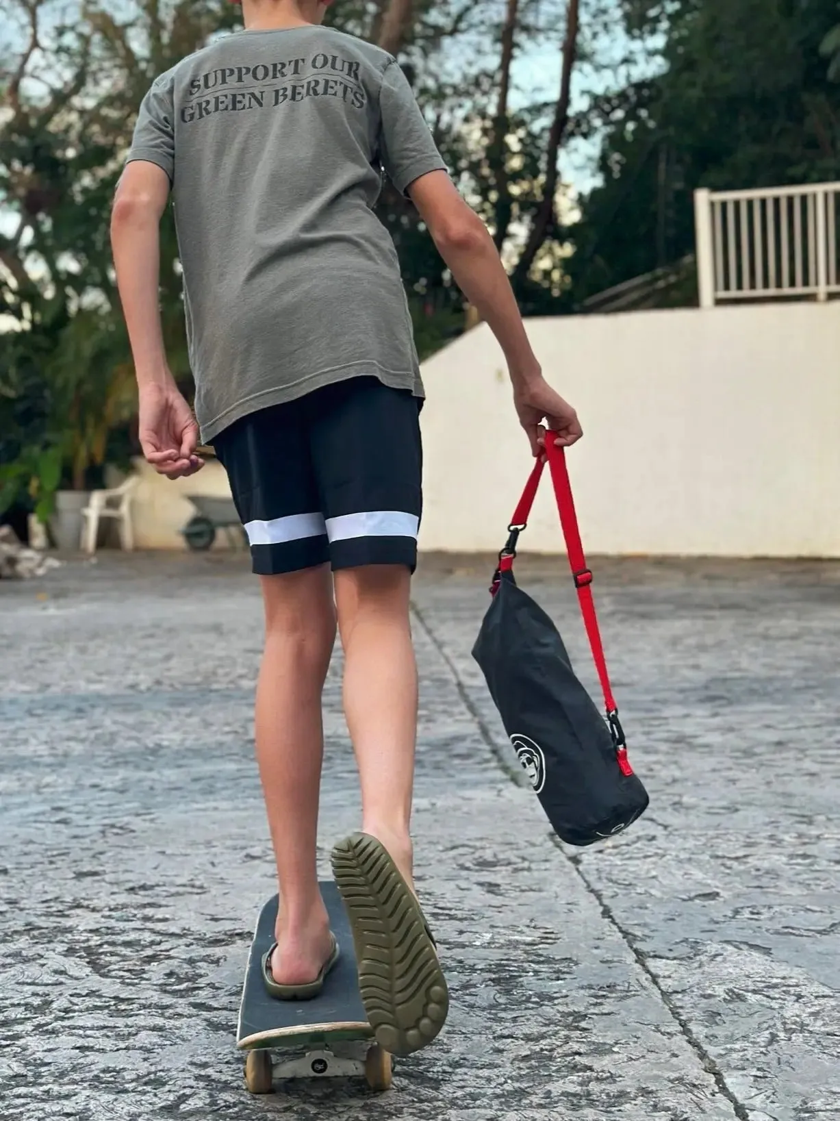 Eco-Conscious Seaweed Green Flip-Flops with Versatile Waterproof Drybag