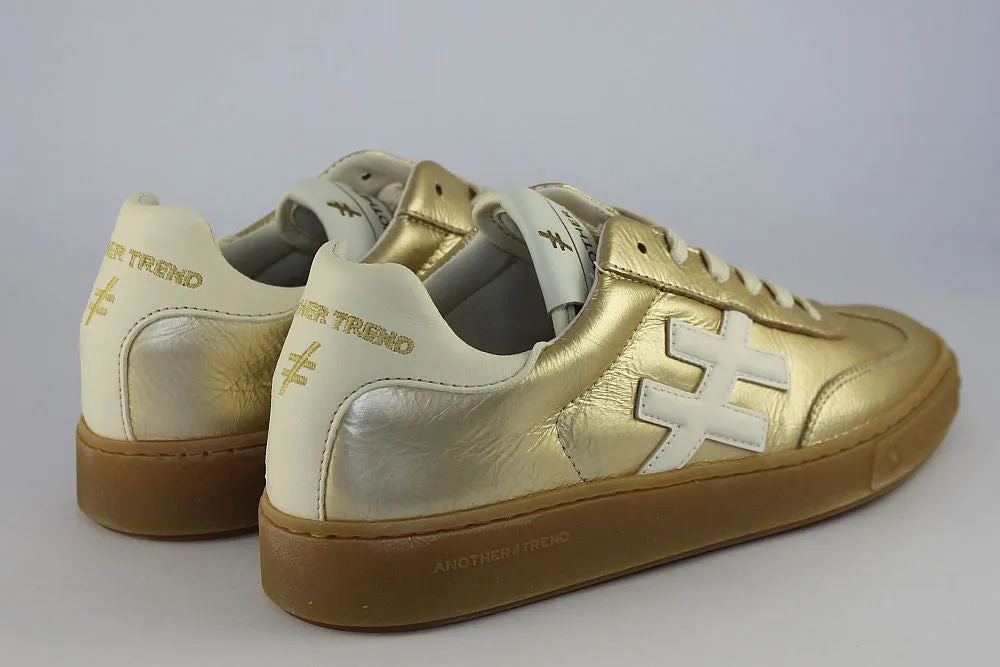 'Iconic II' in Champagne Gold Trainer