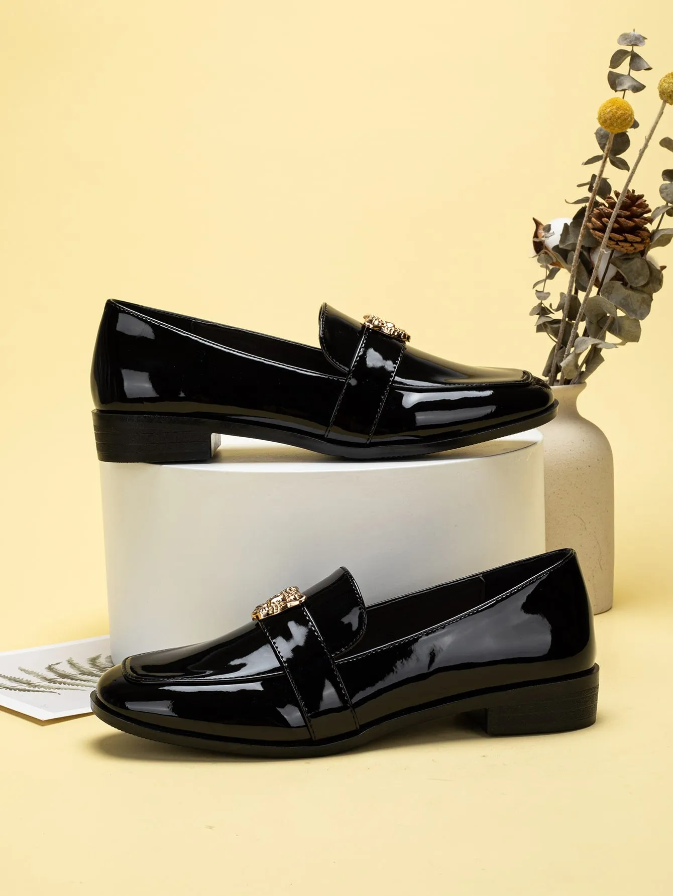 Minimalist Metal Decor Flat Loafers