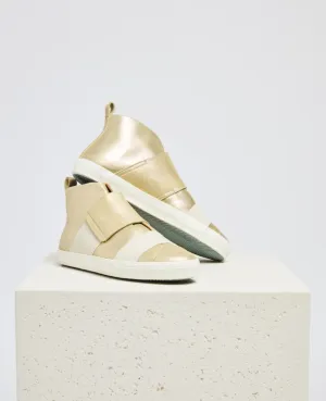 Opa High-Top Sneaker