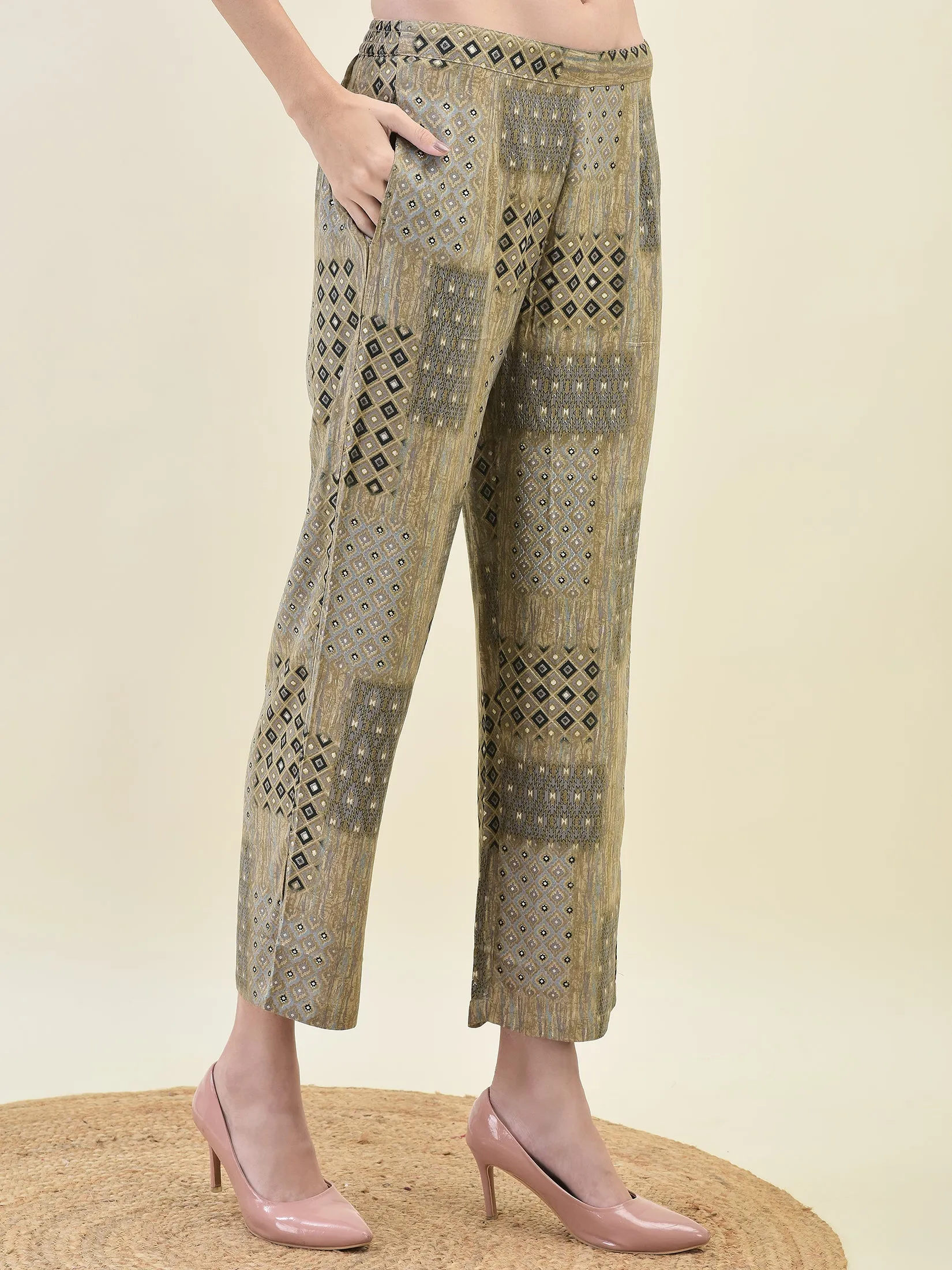 Women Liva Rayon Grey Geometric Print Co-Ord Set